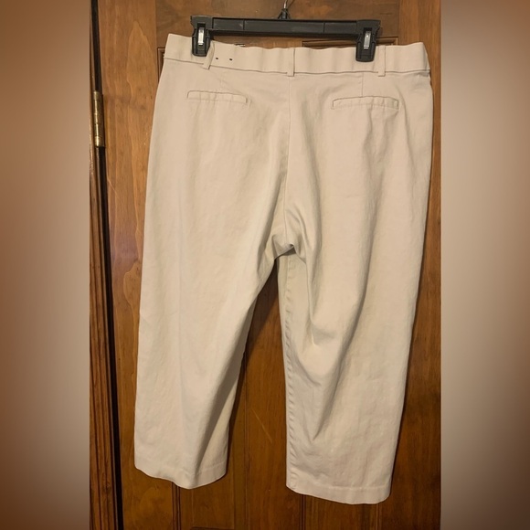Solutions by Harve Bernard Khaki Capris Size 14 - Picture 2 of 4
